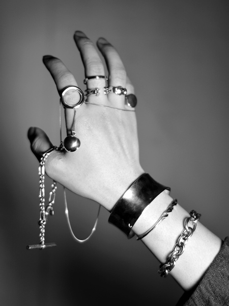 ETHNOS SEAL BANGLE