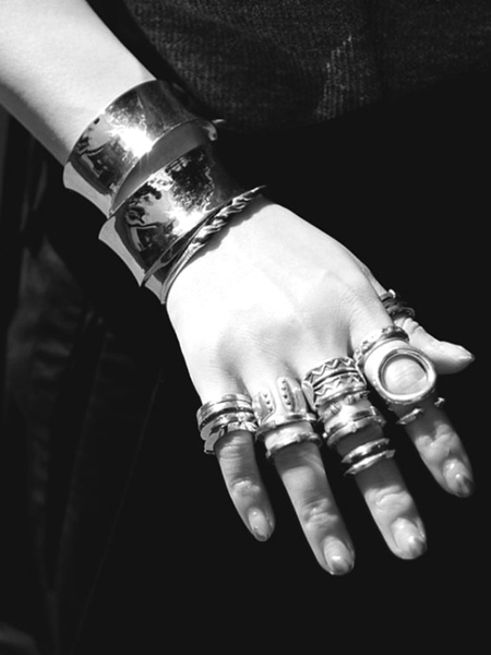 ETHNOS SEAL BANGLE