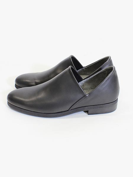 SLIP-ON SHOES -BLACK- | IN ONLINE STORE