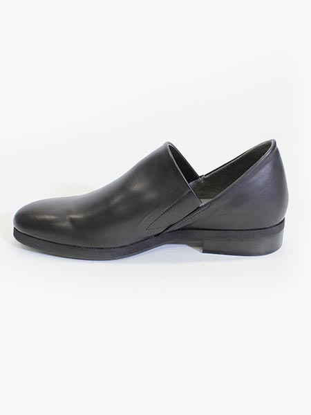 SLIP-ON SHOES -BLACK- | IN ONLINE STORE