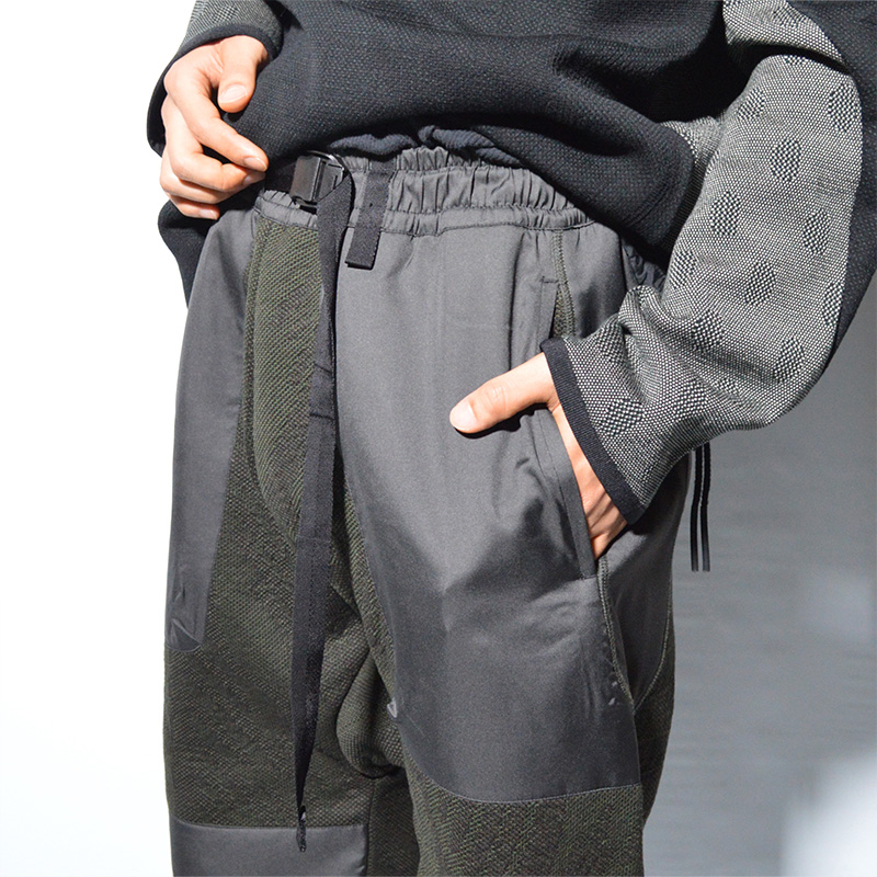 HIKE TAPERED CROPPED PANTS -OLIVE- | IN ONLINE STORE