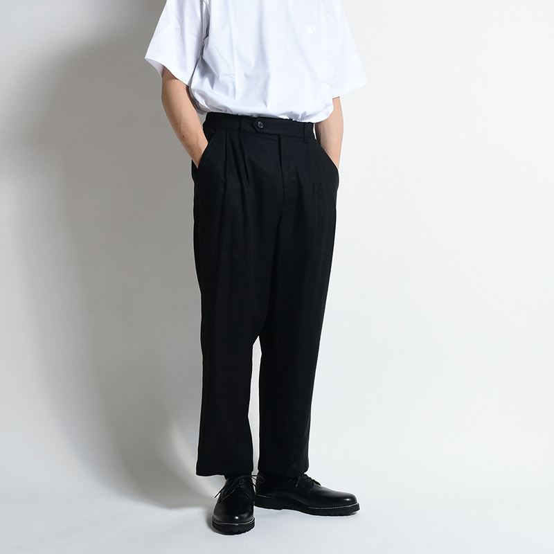 TUCK EASY TAPERED PANTS -BLACK- | IN ONLINE STORE