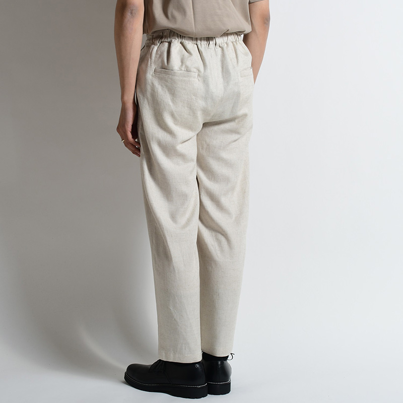 TUCK EASY TAPERED PANTS -ECRU- | IN ONLINE STORE