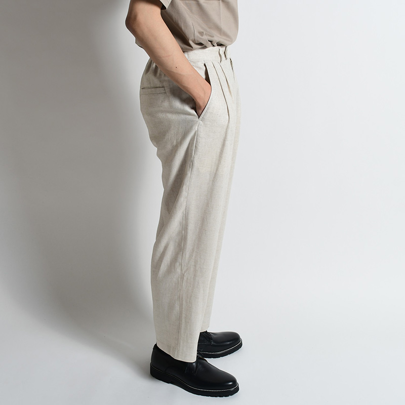 TUCK EASY TAPERED PANTS -ECRU- | IN ONLINE STORE