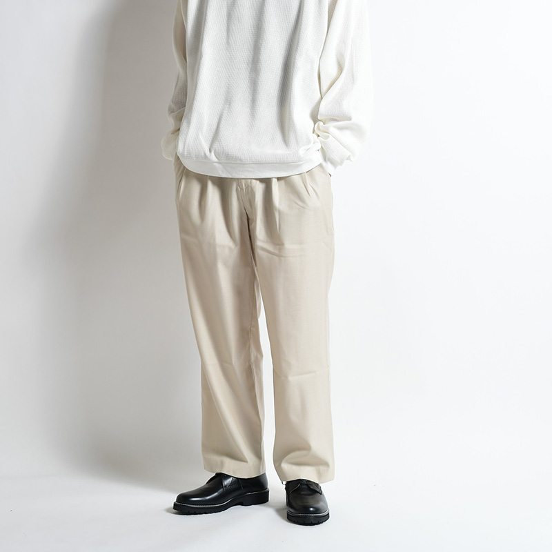 TWO TUCK WIDE TROUSERS -BEIGE- | IN ONLINE STORE