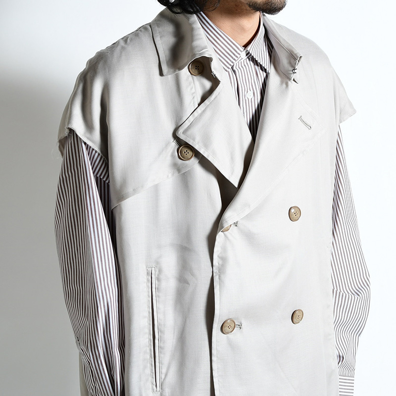 SLEEVELESS LAYERED COAT -LT GREY- | IN ONLINE STORE