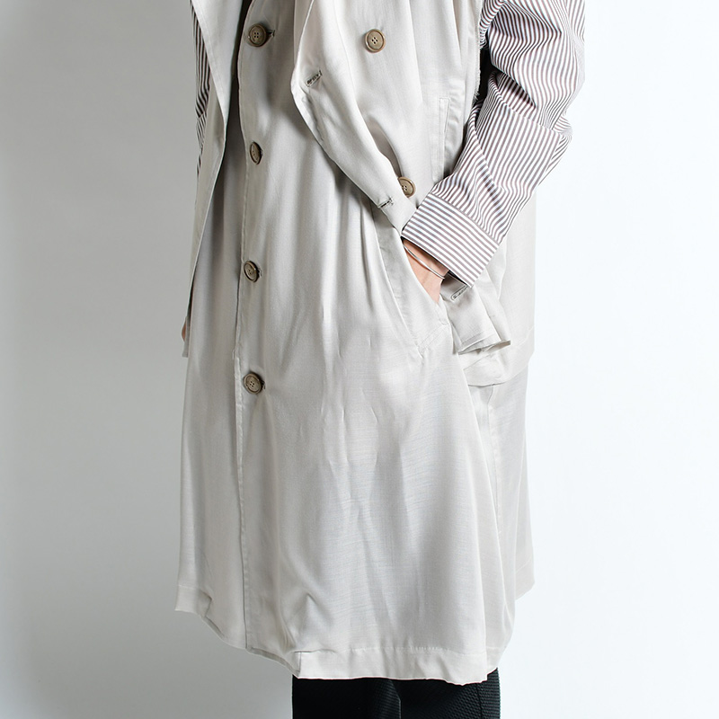 SLEEVELESS LAYERED COAT -LT GREY- | IN ONLINE STORE