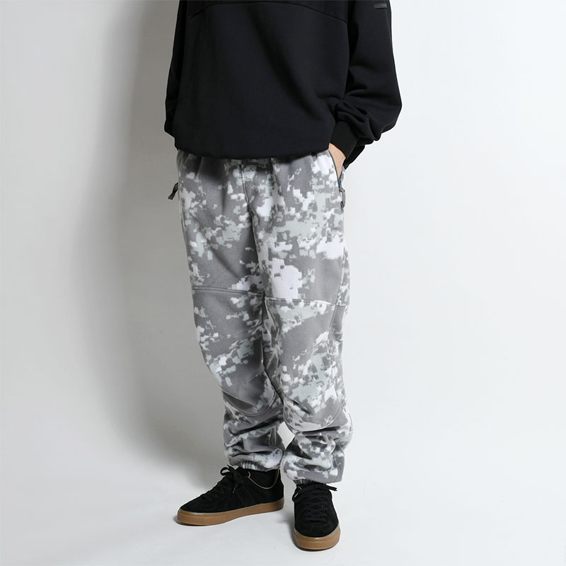 SLIM TAPERED TROUSERS -CAMO- | IN ONLINE STORE