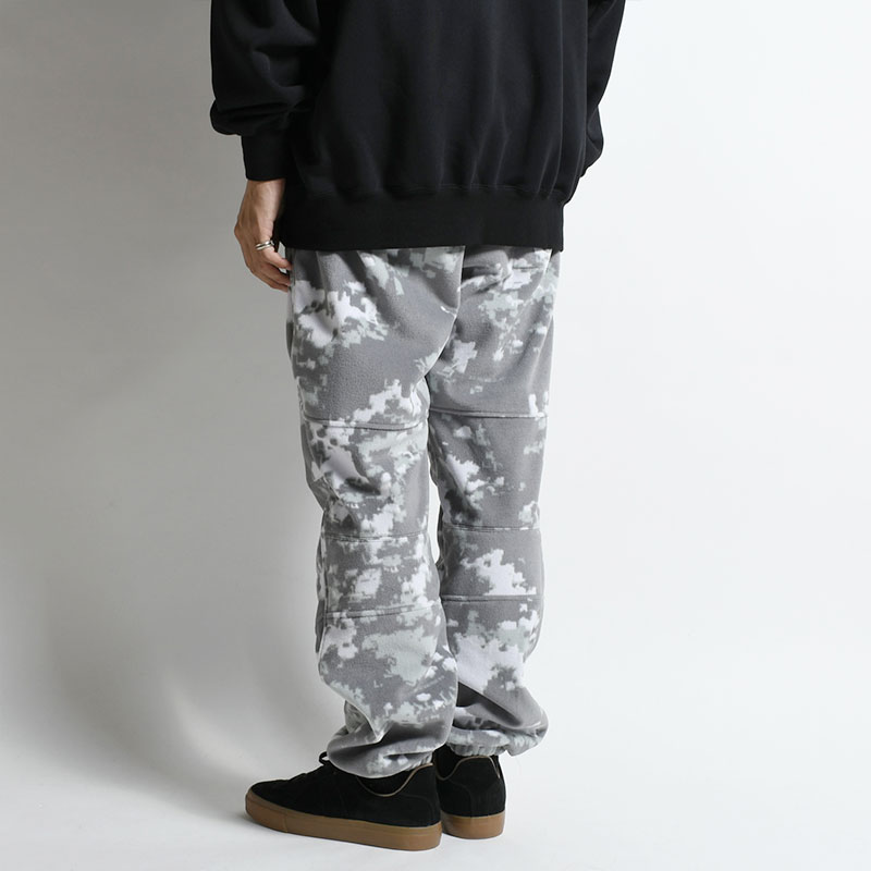 SLIM TAPERED TROUSERS -CAMO- | IN ONLINE STORE