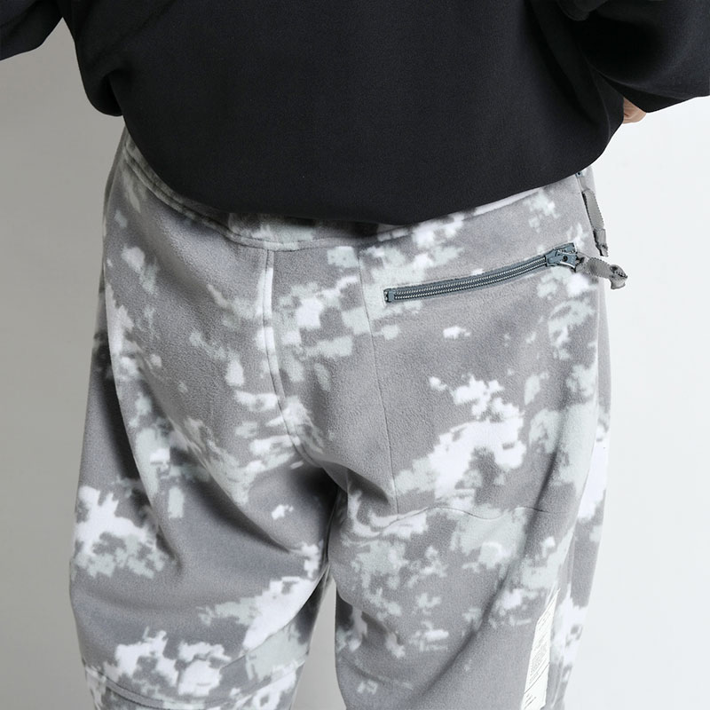 SLIM TAPERED TROUSERS -CAMO- | IN ONLINE STORE