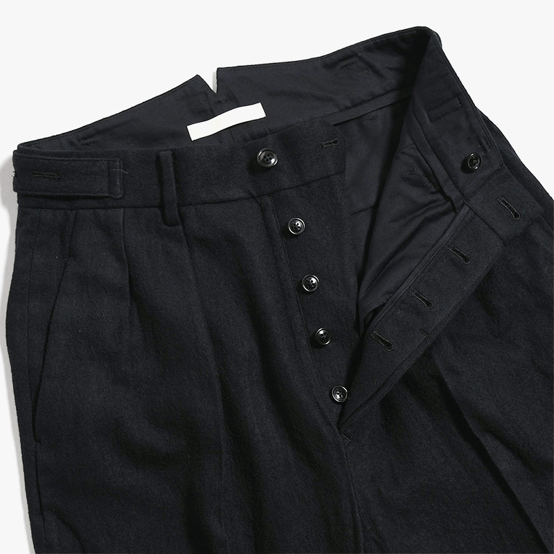 F.E. 2-TUCK SLACKS W/C -BLACK- | IN ONLINE STORE