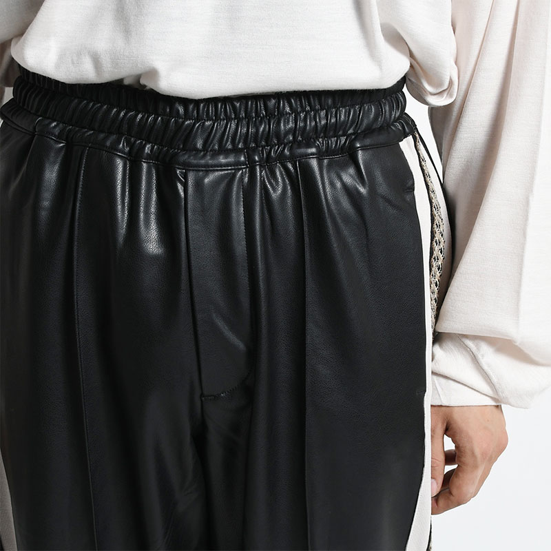 SYNTHETIC LEATHER TRACK PANTS -BLACK- | IN ONLINE STORE