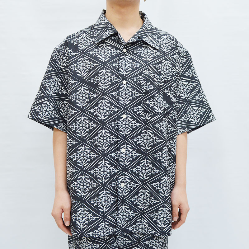 PERSONAL DATA PRINT SHIRT SS -BK WHITE- | IN ONLINE STORE