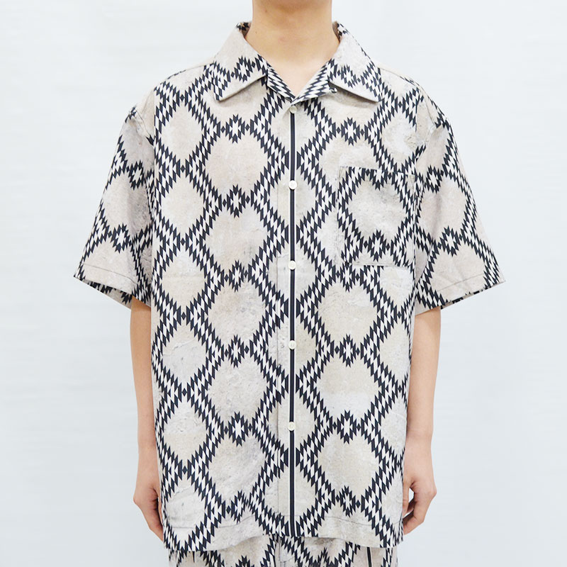 PERSONAL DATA PRINT SHIRT SS -BEIGE- | IN ONLINE STORE