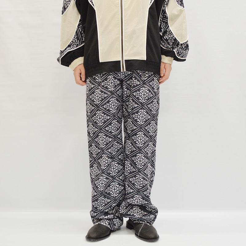 PERSONAL DATA PRINT TROUSERS -BK WHITE- | IN ONLINE STORE