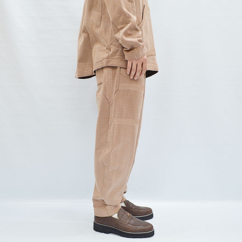 TAPERED CROP PANTS -BROWN- | IN ONLINE STORE