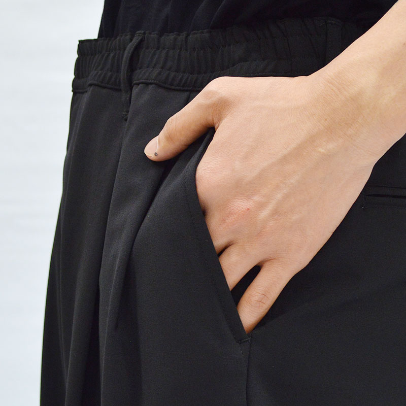 WIDE TAPERD EASY SLACKS -BLACK- | IN ONLINE STORE