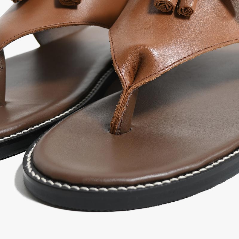 DOUBLE TUSSEL THONG SANDAL -BROWN-