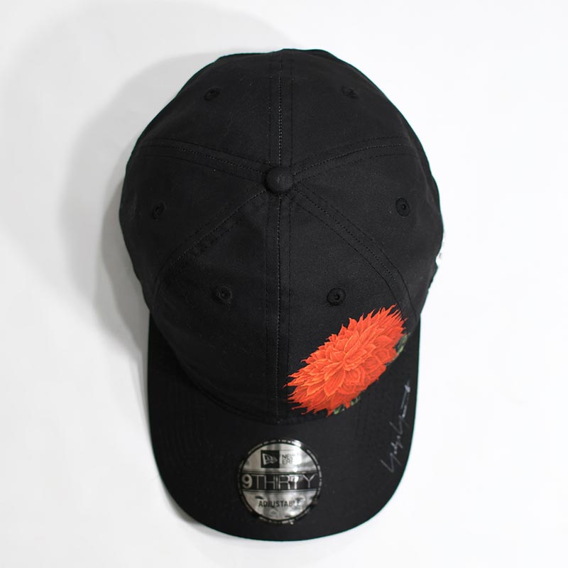 Yohji Yamamoto × NEW ERA RED DHALIA MOTIF CAP -BLACK-