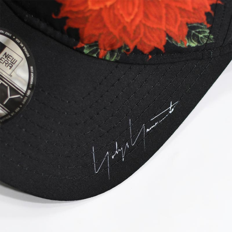 Yohji Yamamoto × NEW ERA RED DHALIA MOTIF CAP -BLACK- | IN ONLINE 