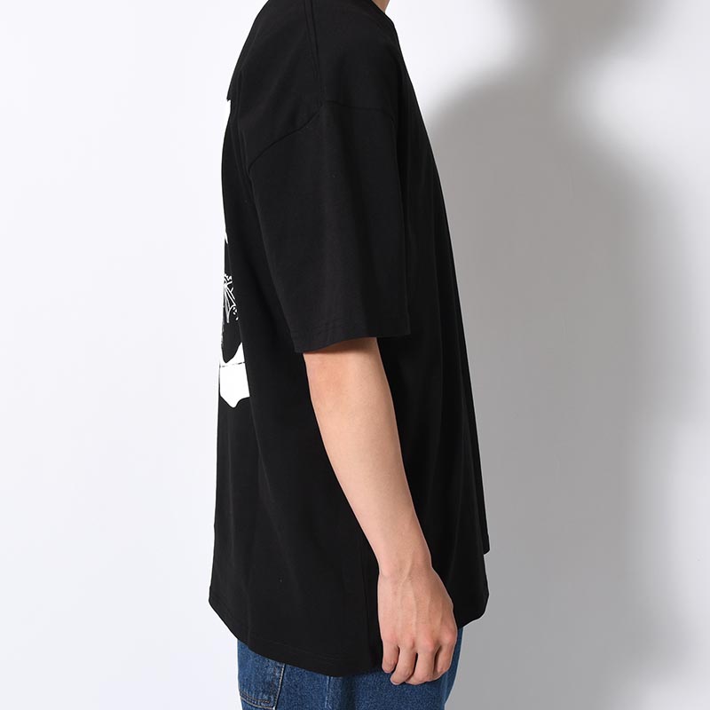 REACH OUT SS TEE -Black/White-