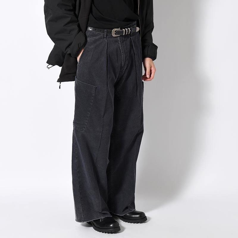 TUCK BAGGY CARGO PANTS -BLACK-