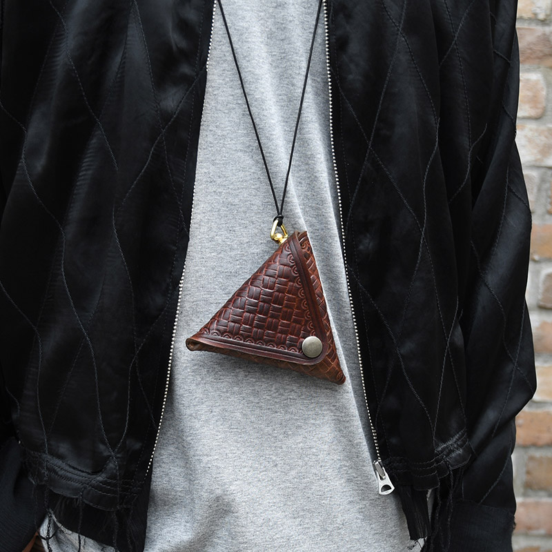 LEATHER TRIANGLE COINCASE -BROWN-