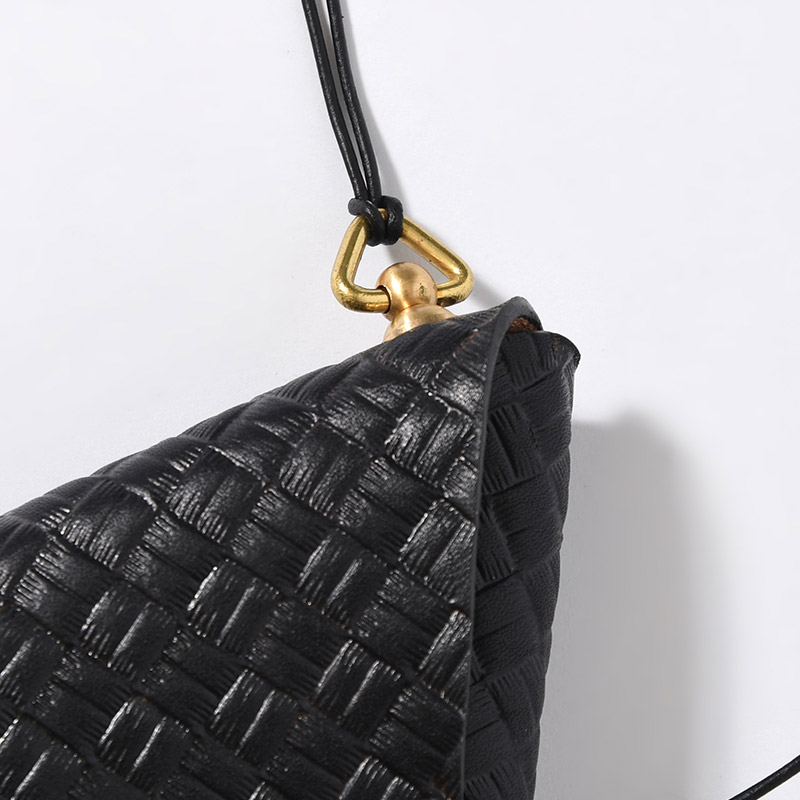 LEATHER TRIANGLE COINCASE -BLACK-