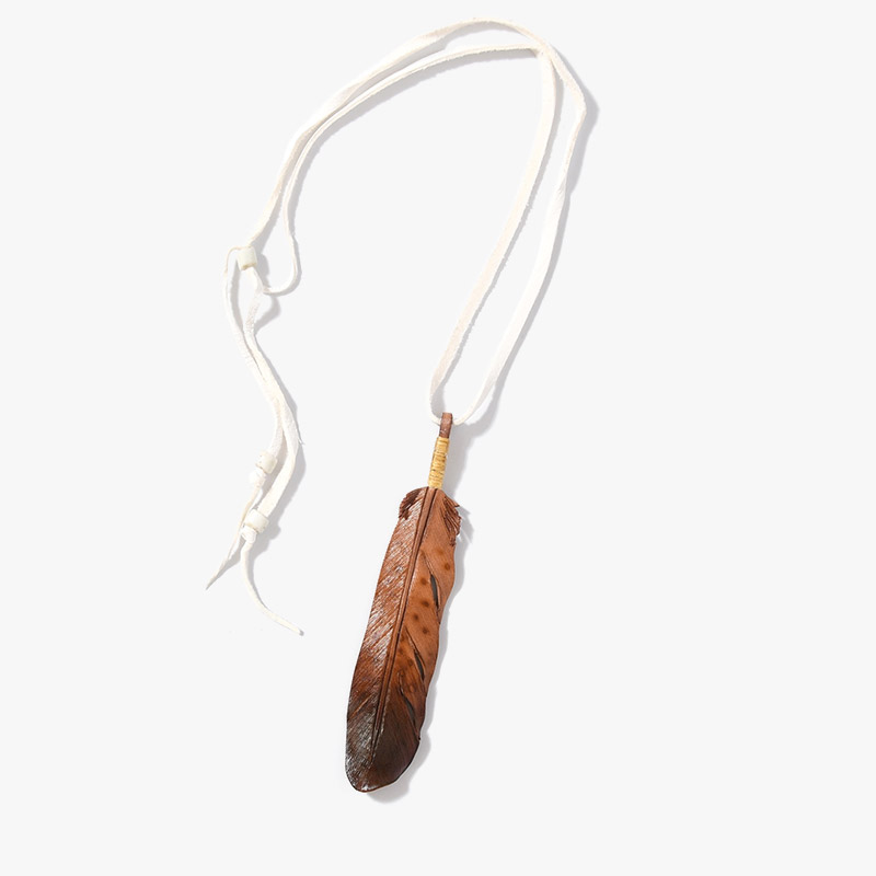 LEATHER CAVING FEATHER COLOR NECKLACE -BEIGE-