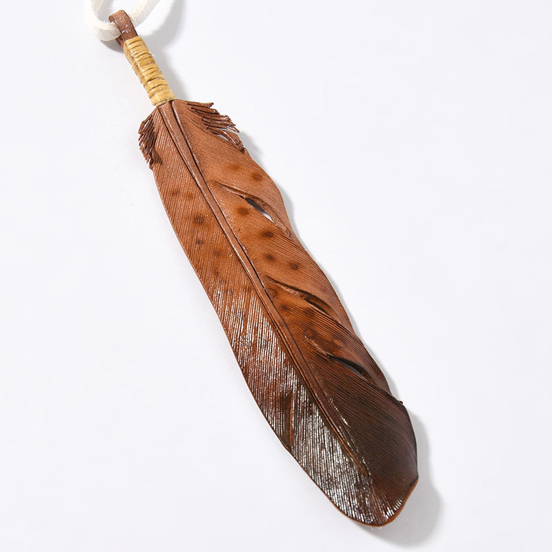 LEATHER CAVING FEATHER COLOR NECKLACE -BEIGE-