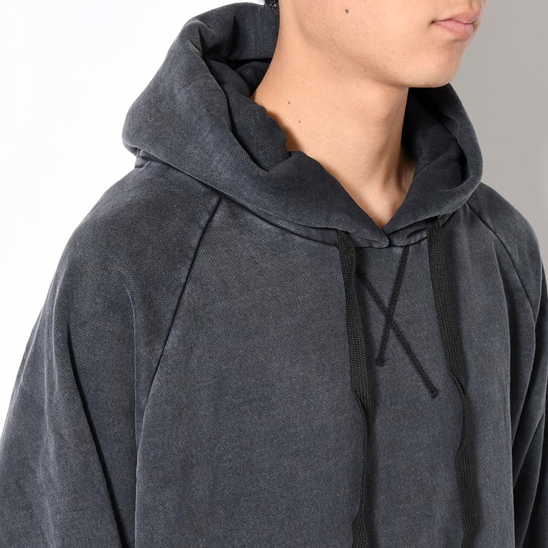 RESEARCHED HOODED PULLOVER C/P FLEECE -BLACK-