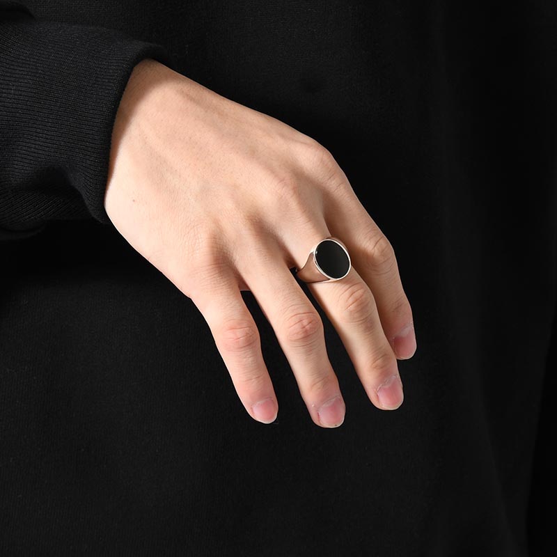 SIGNET OVAL RING(XL) / ONYX -SILVER-