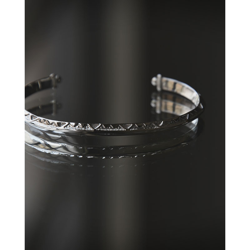 DOUBLE FACE ETHNOS BANGLE -SILVER-