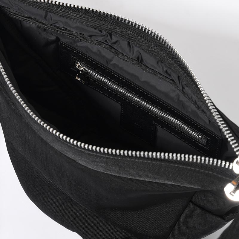 ANNIE PUFFER MINI MOON BAG / CERATO BRIGHT -BLACK-