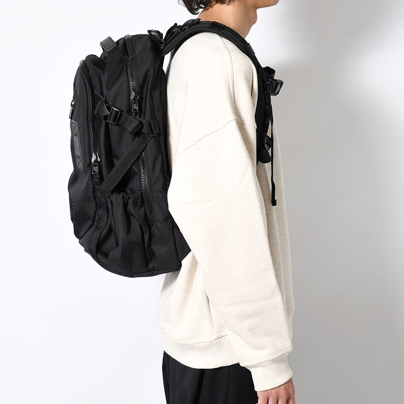 950 TRAVEL BP -BLACK-