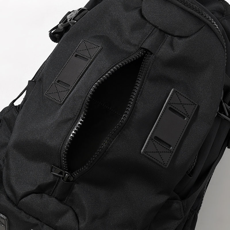 950 TRAVEL BP -BLACK-
