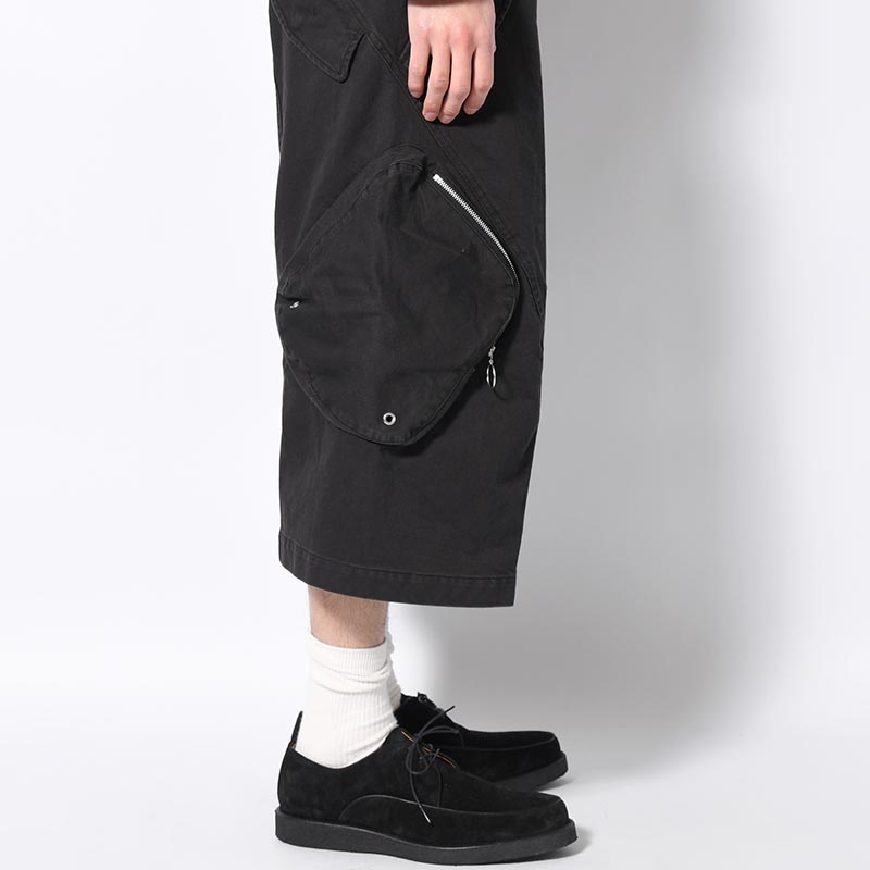 3D TWISTED CARGO SHORTS -BLACK-