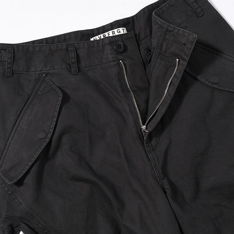 3D TWISTED CARGO SHORTS -BLACK-