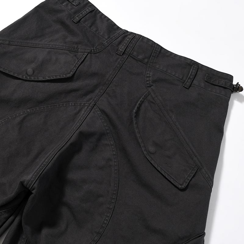 3D TWISTED CARGO SHORTS -BLACK-