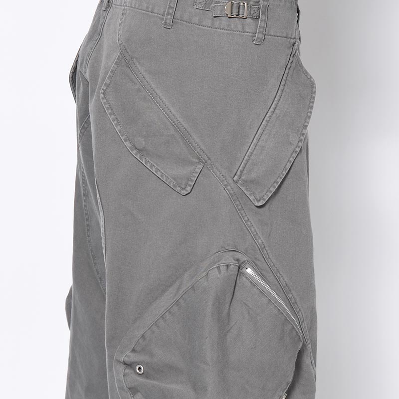 3D TWISTED CARGO SHORTS -GREY-