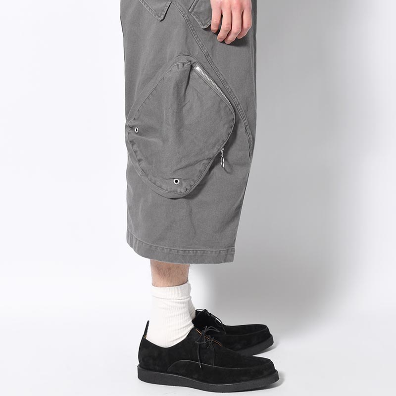 3D TWISTED CARGO SHORTS -GREY-