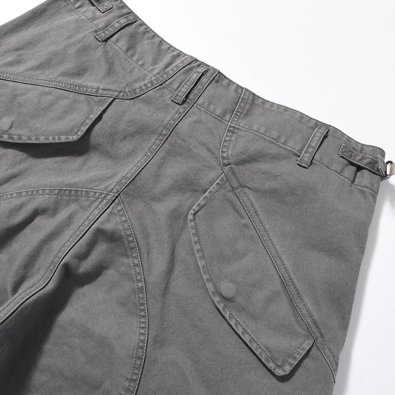 3D TWISTED CARGO SHORTS -GREY-