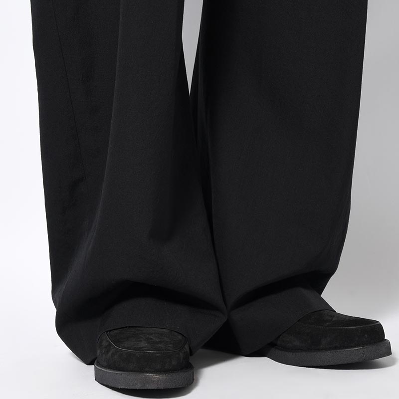 2TUCK CURVED LEG TROUSERS -BLACK-