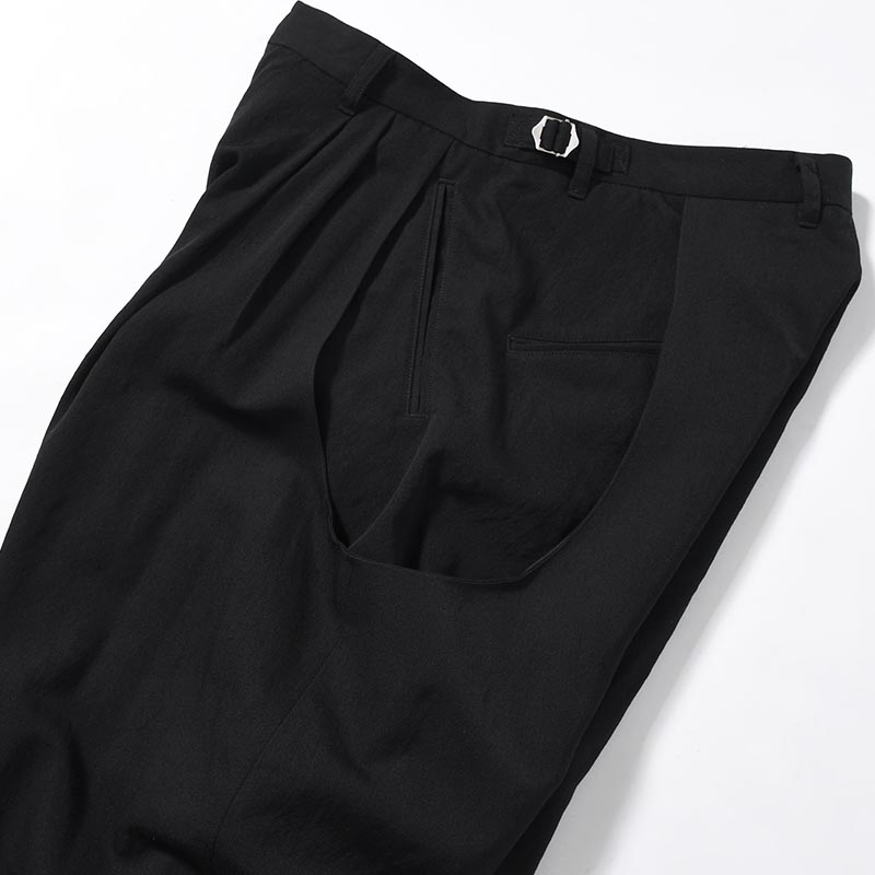 2TUCK CURVED LEG TROUSERS -BLACK-