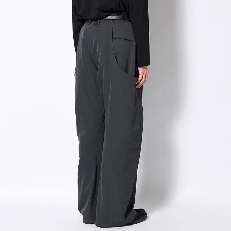 2TUCK CURVED LEG TROUSERS -CHARCOAL-