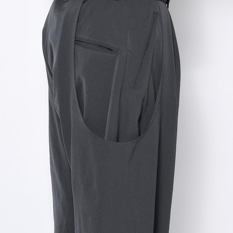 2TUCK CURVED LEG TROUSERS -CHARCOAL-