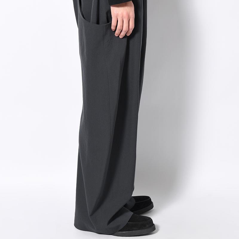 2TUCK CURVED LEG TROUSERS -CHARCOAL-