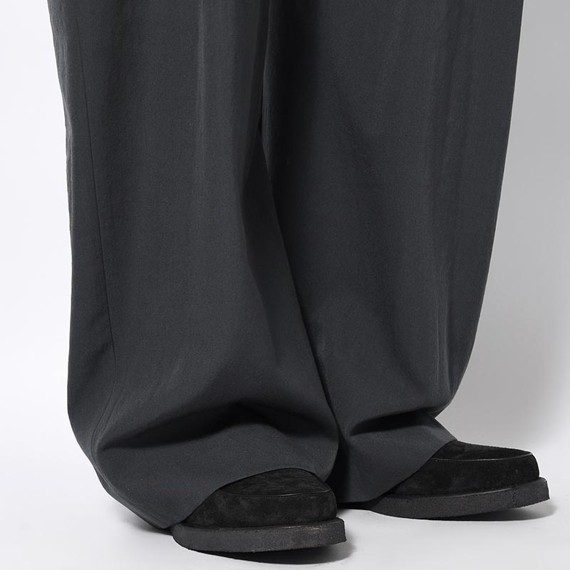 2TUCK CURVED LEG TROUSERS -CHARCOAL-