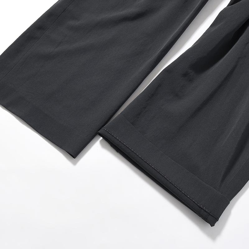 2TUCK CURVED LEG TROUSERS -CHARCOAL-