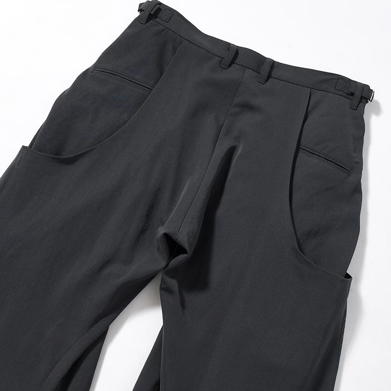 2TUCK CURVED LEG TROUSERS -CHARCOAL-